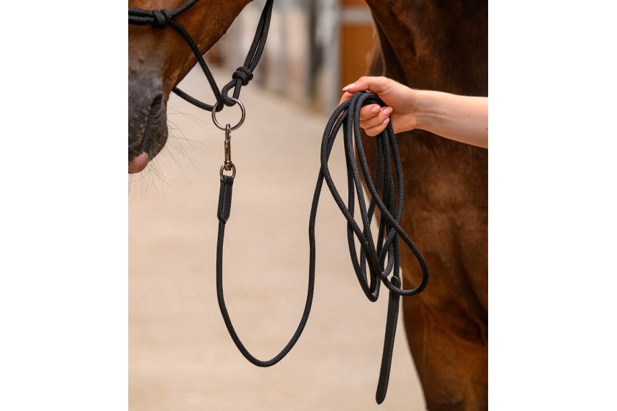 Cabezada Cuadra Cuerda Con Anilla Móvil Negra | Cabezadas para caballos