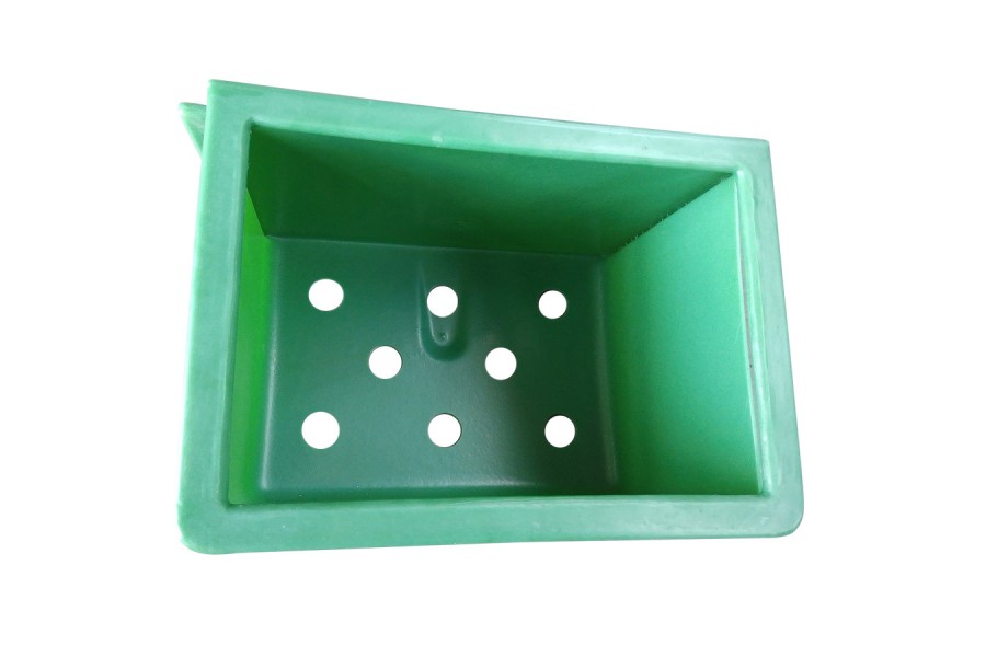 Comedero Caballo Para Forraje Con Rejilla 70L | Cuadras para caballos