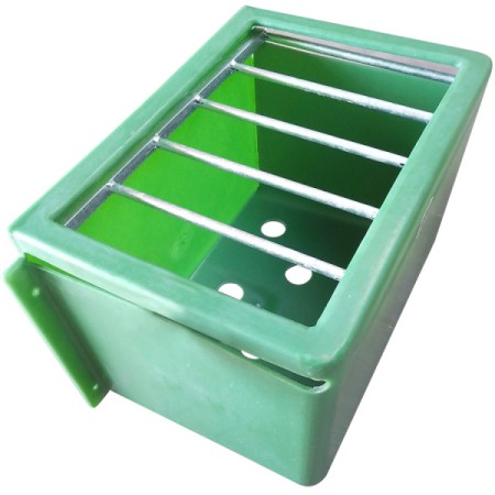 Comedero Caballo Para Forraje Con Rejilla 70L | Cuadras para caballos